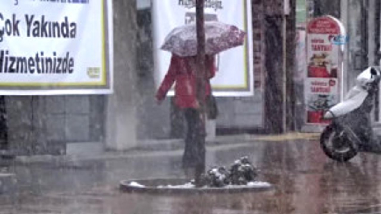 Bolu'da Nisan Ayı'nda Kar Yağışı