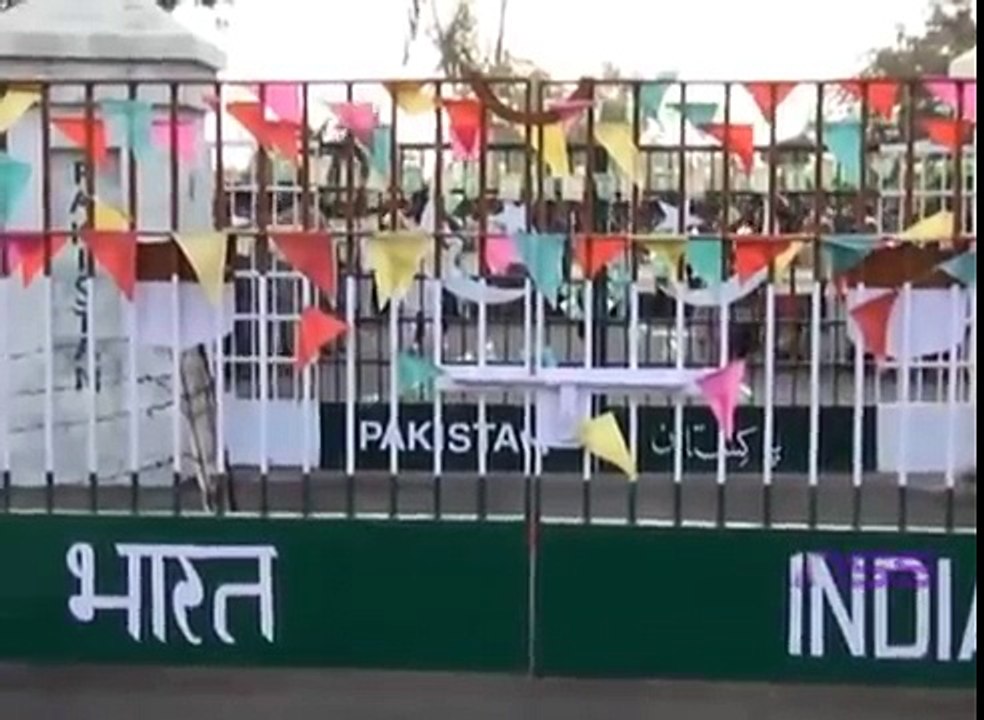 Pakistan Army Start Lathi Charge While Retreat ceremony on Indian Pakistan Border