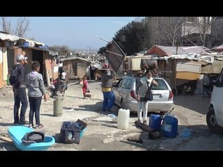 Napoli - Sgomberati due campi rom con 800 persone (07.04.17)