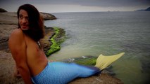 ブラジルのビーチに予想外のキュートな「人魚」が登場
