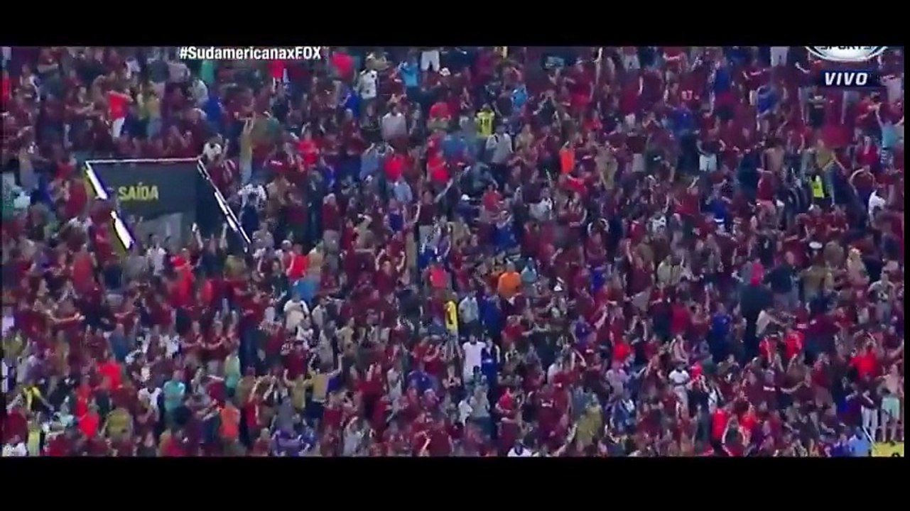 Une équipe brésilienne inscrit un but de folie après avoir enchainé 3 bicyclettes !