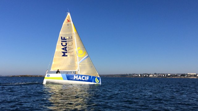 Arrivée de Charlie Dalin. Solo Concarneau