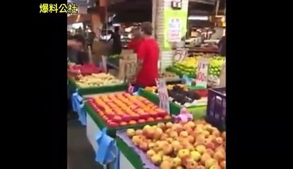 唸RAP賣水果超洗腦 台南PSY大叔爆紅