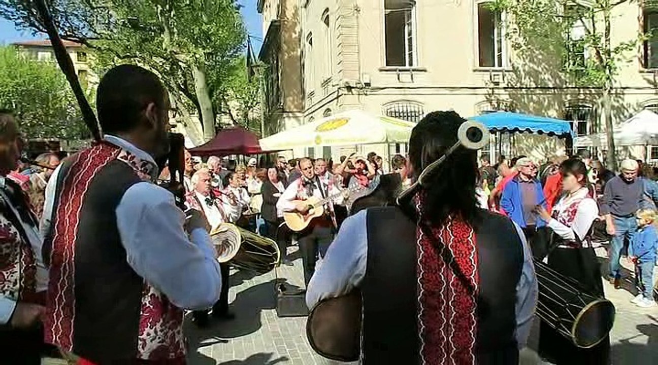 Carpentras : soleil, rosé et chocolat pour la fête de la fraise
