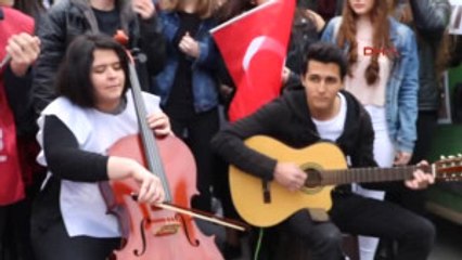 Balıkesir Liselilerden Izmir Marşı Ile 'Hayır' Çağrısı