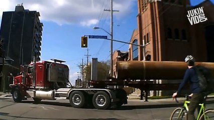 Giderken Trafik Lambasını Da Götürdü