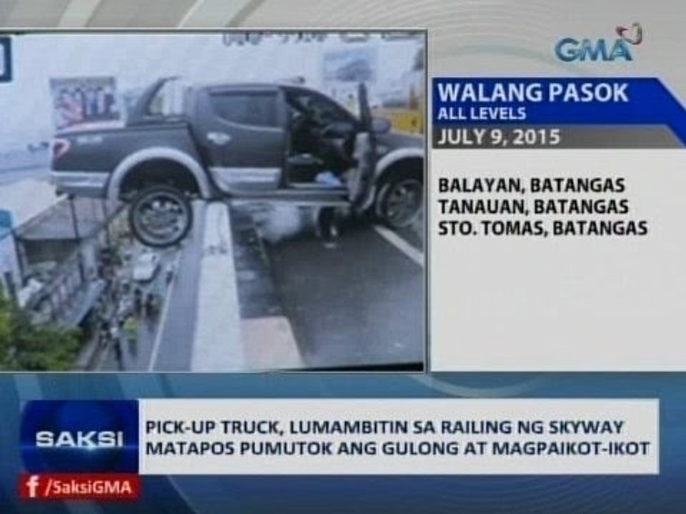 Saksi: Pick-up truck, lumambitin sa railing ng Skyway matapos pumutok ang gulong at magpaikot-ikot