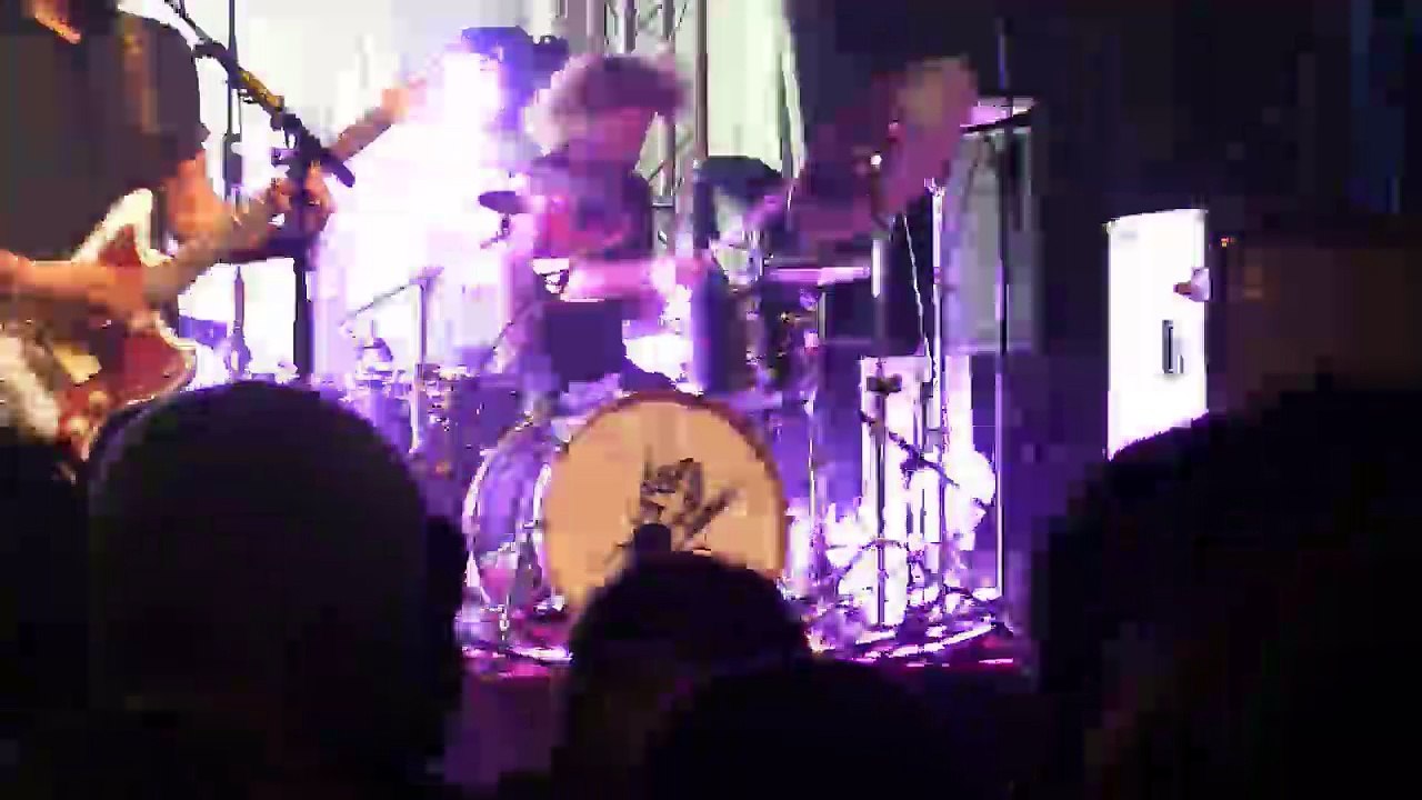Feeder - "Seven Days in the Sun" - Folkestone Leas Cliff Hall - 02/04/17