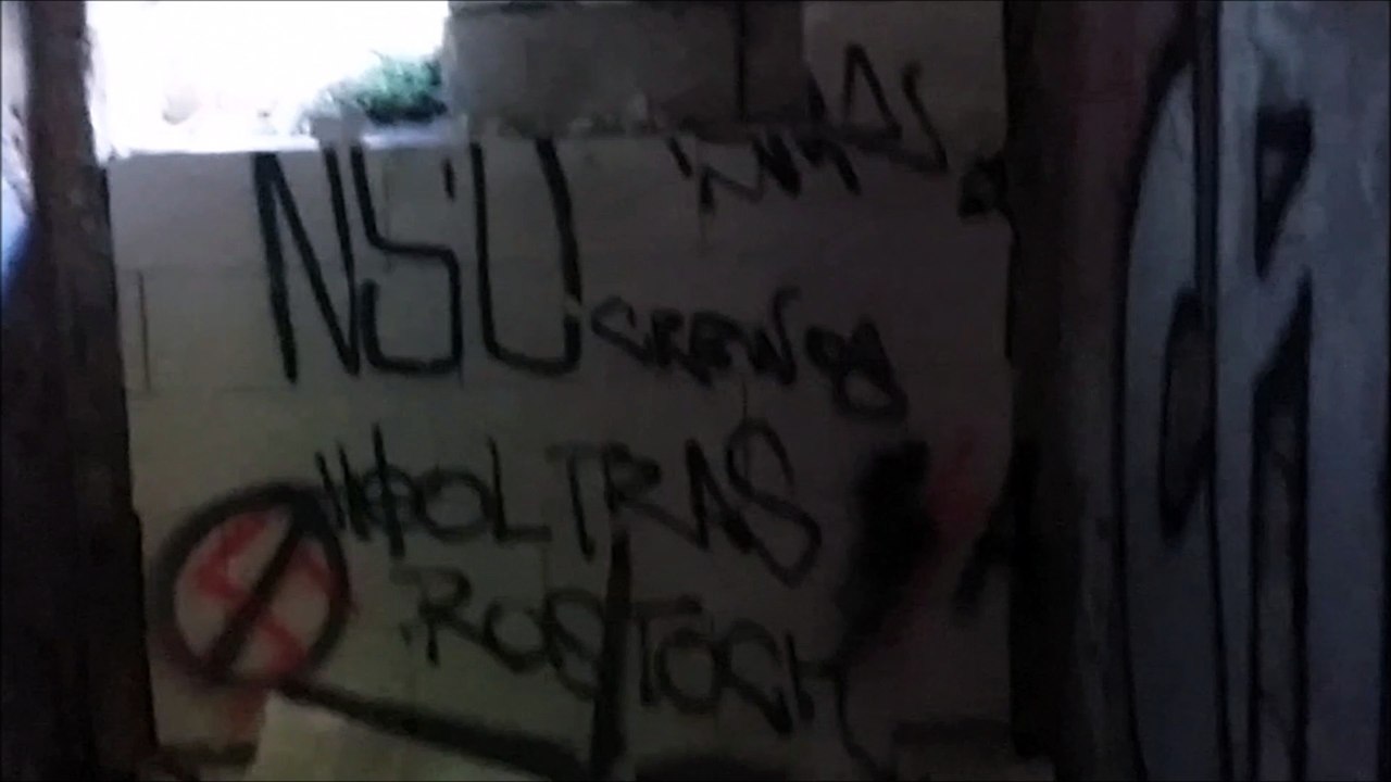 Versteckter bunker in den dünen