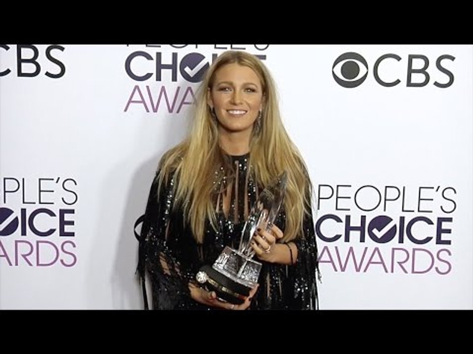 Blake Lively "People's Choice Awards" 2017 Press Room Red Carpet
