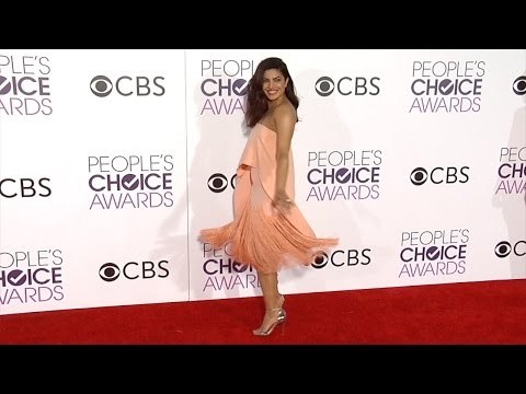 Priyanka Chopra People's Choice Awards 2017 Red Carpet