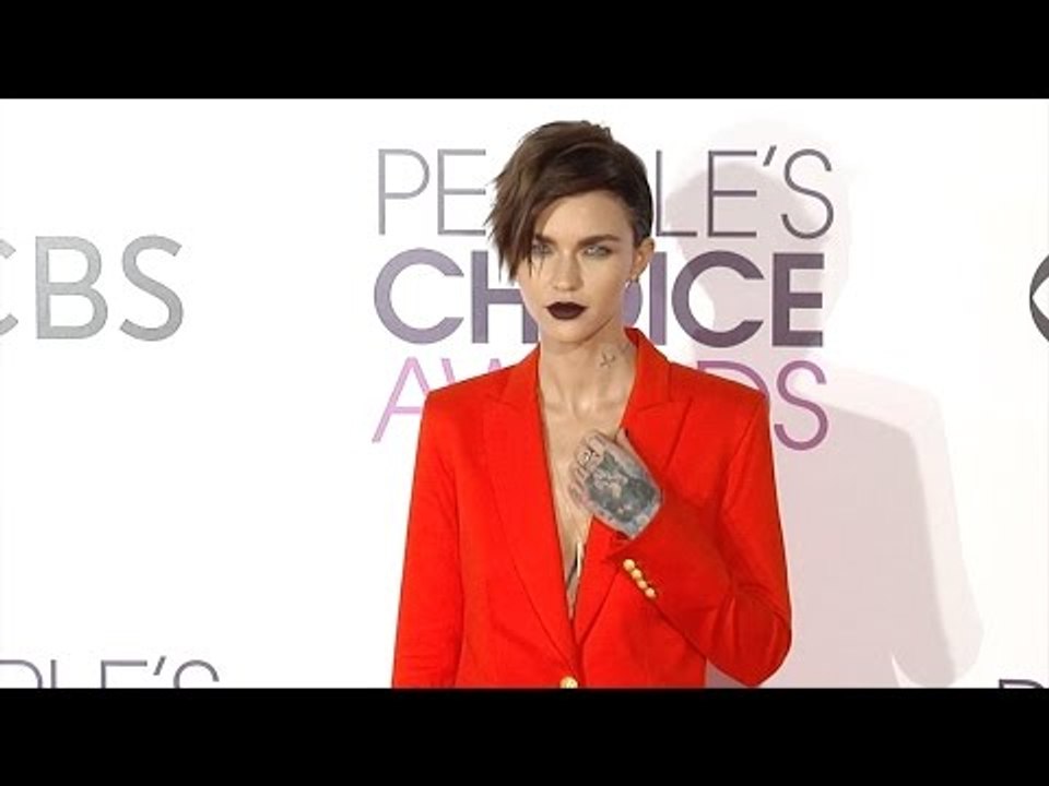 Ruby Rose "People's Choice Awards" 2017 Red Carpet