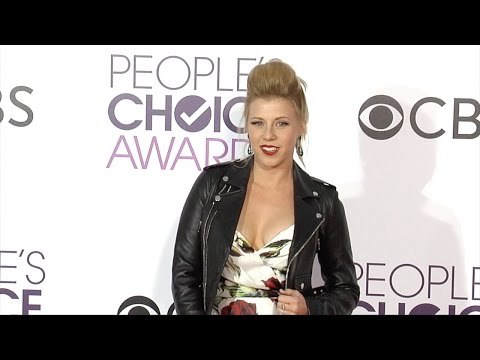 Jodie Sweetin People's Choice Awards 2017 Red Carpet