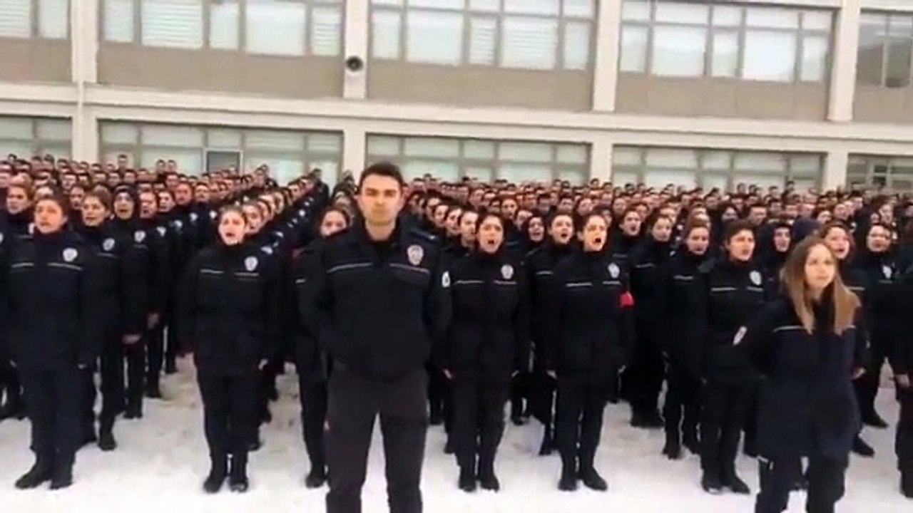 Bayan polislerin yemini