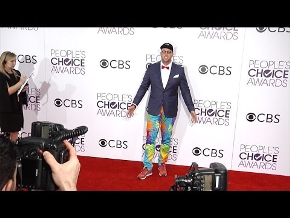 Chris Sullivan "People's Choice Awards" 2017 Red Carpet