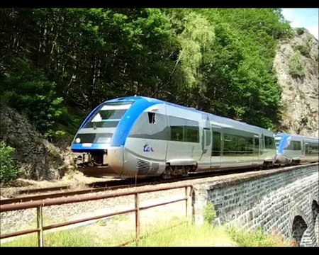 TER AUVERGNE & LIMOUSIN, le 868 551 CLERMONT-FD LIMOGES passe Moulin de chez Brillaud, PK 434.5, le 21 juin 2014.