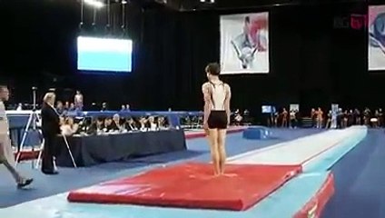 Takla atmakta çıgır açan genç sporcu herkesi hayran bırakıyor