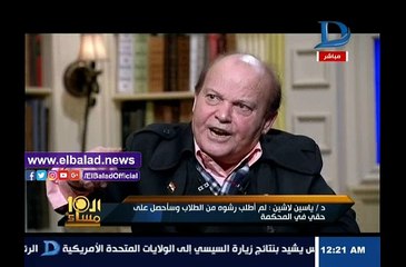 أستاذ بكلية إعلام ينفعل ويخرج «3 أرغفة» على الهواء