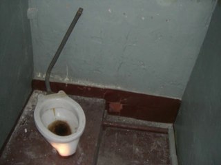 [Dia] Der Führungsbunker als Holzstapel getarnt