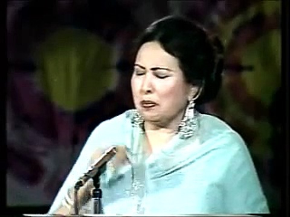 Iqbal Bano Live -- taskeen ko hum na roen --- Lok Virsa Mirza Ghalib