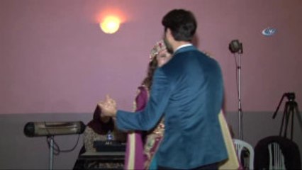 Yabancı Öğrenciler Köy Düğününe Katılıp Göbek Attı