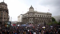 Serbia: nuove proteste contro Vucic, la folla grida “fine alla dittatura”