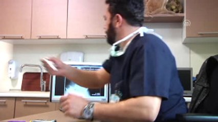 Başörtüsü Takarken Iğne Yuttu