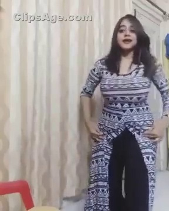 Desi girl home made dance