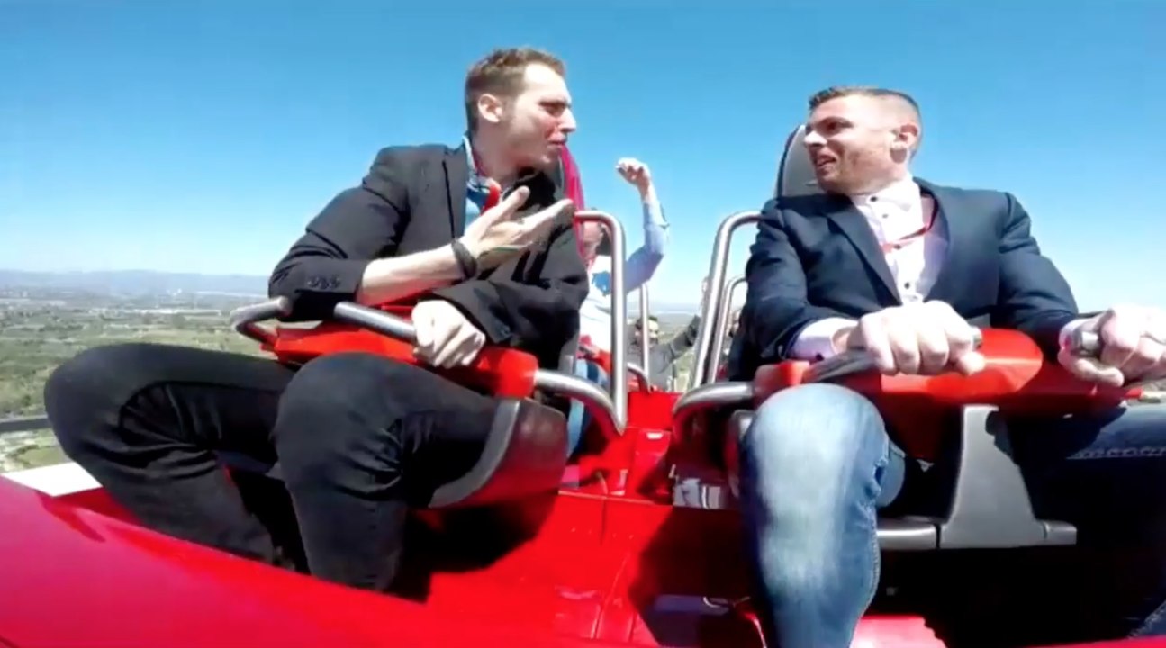 Ferrari Land : Un oiseau s'invite dans des montagnes russes