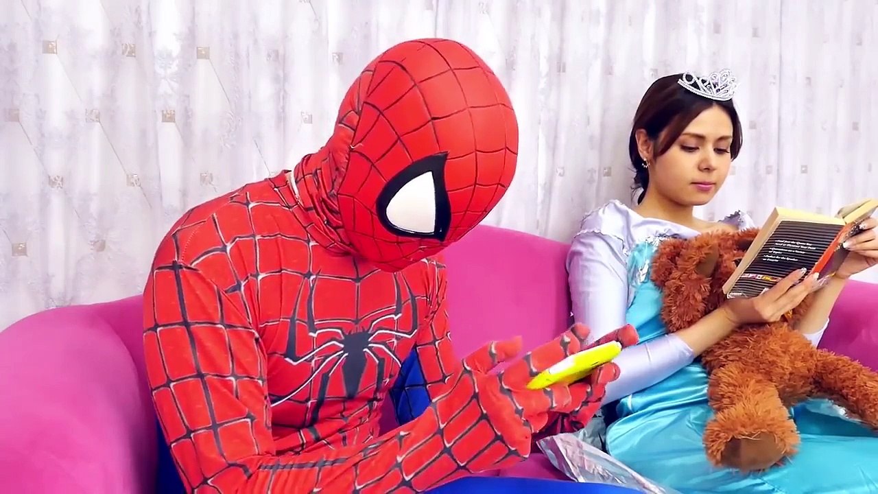 sᴘɪᴅᴇʀᴍᴀɴ & ғʀᴏᴢᴇɴ ᴇʟsᴀ ᴠs ᴊᴏᴋᴇʀ! sᴘɪᴅᴇʀᴍᴀɴ ᴋɪssᴇs ᴇʟsᴀ! ᴇʟsᴀ ʟᴏsᴇs ʜᴇʀ ᴍᴏᴜᴛʜ! sᴜᴘᴇʀʜᴇʀᴏ ʙᴀᴛᴛʟᴇ ɪʀʟ