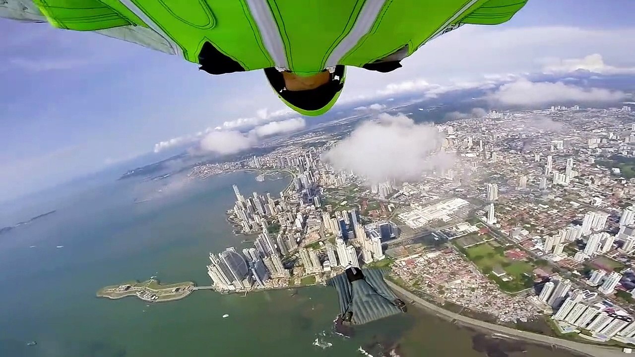 Flight on wingsuit between skycrapper with Brandon Mikesell