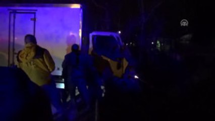 Kaza Yapan Kamyonet Köprüde Asılı Kaldı - Sakarya