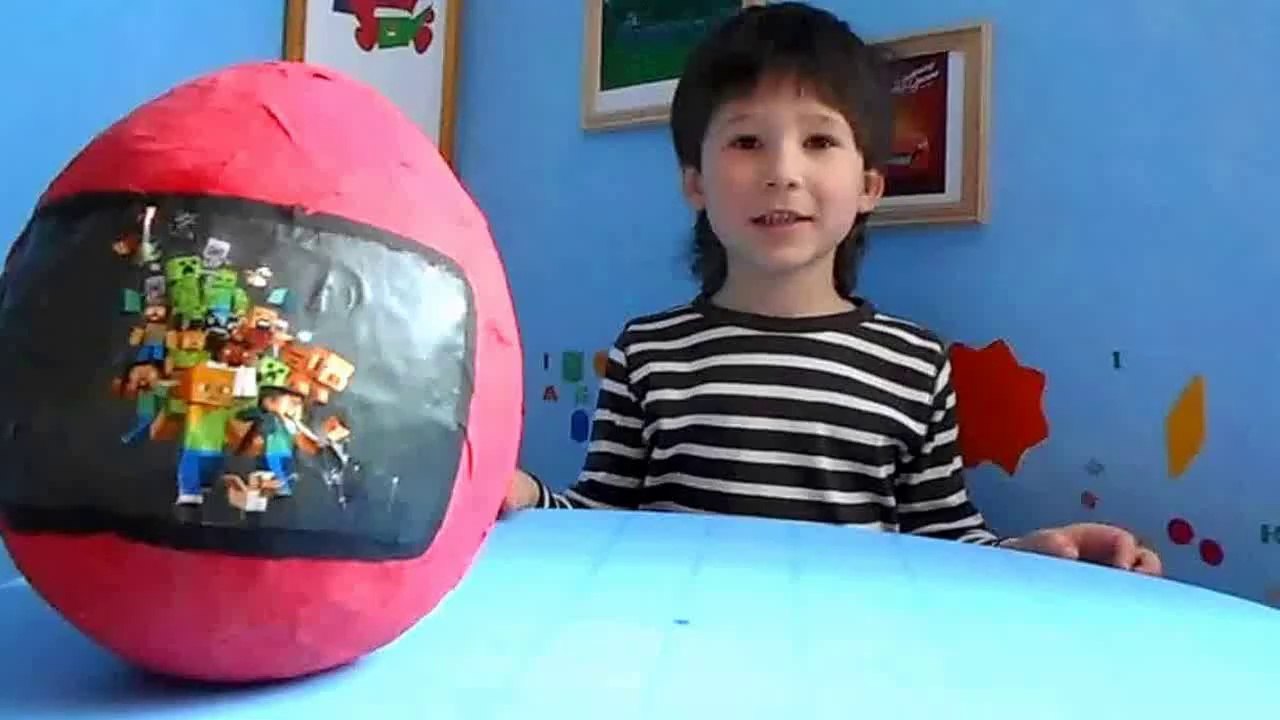 Открываем большое яйцо сюрприз Minecraft.Opening a big surprise egg Minecraft..