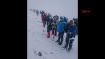 Ağrı Kar ve Fırtınaya Karşı 23 Dağcı Süphan Dağı'na Zirve Yaptı