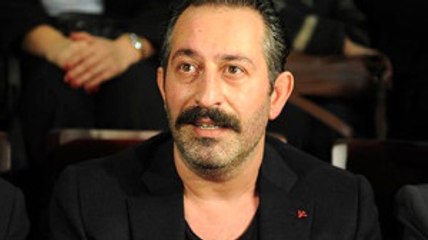 Cem Yılmaz, Cesur Sahneleriyle Gündeme Gelen Fİ Dizisinde Oynayacak