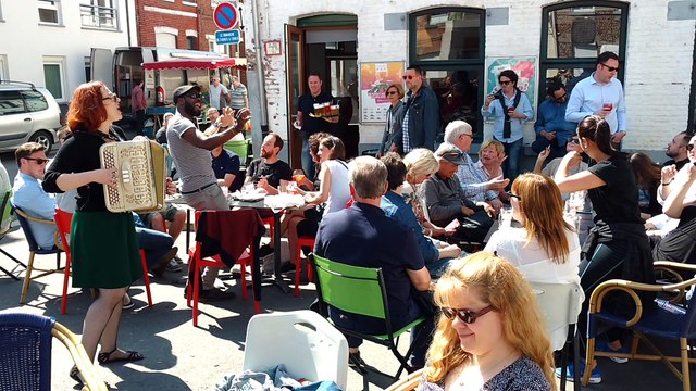 Ambiance ensoleillée au marché de Mons. Vidéo Eric Ghislain