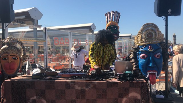 Livres & musique : le DJ set de Loya