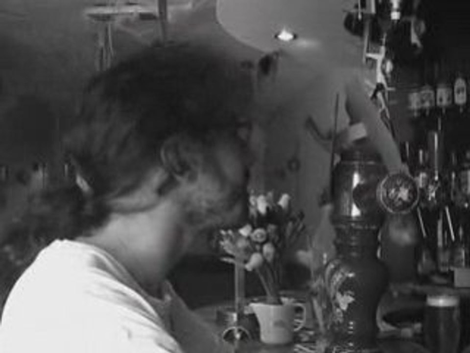 Monsieur Bontampi va dans un bar