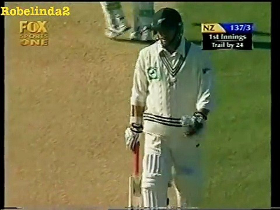 THE funniest cricket incident EVER, you will piss yourself laughing!!!!