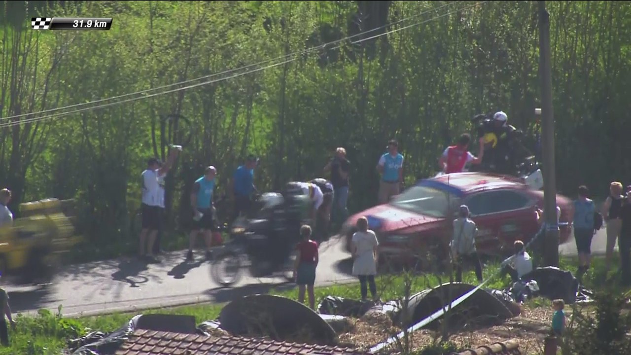 Paris-Roubaix 2017 - Crevaison de Peter Sagan à 30km du but !