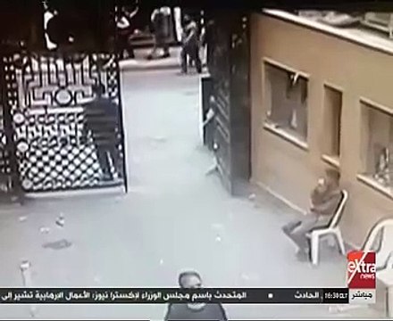 بالفيديو.. كاميرا مراقبة ترصد اللحظات الأولى لانفجار الكنيسة المرقسية فى الإسكندرية