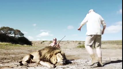 يتفاخران بقتل أسد واخذوا الصور فحلّت الكارثة !