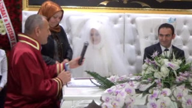 Bakan Özlü, Yeğeninin Düğününe Katıldı, Esnafı Gezdi