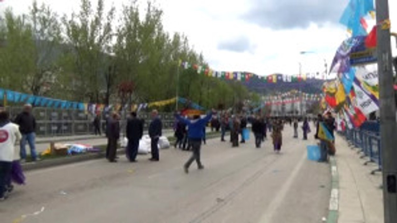 Bursa'da Az Katılımlı Hdp Mitinginde Dikkat Çek...