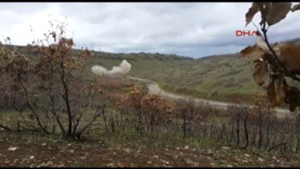 Diyarbakır Hazro Ilçesinde Yola Döşenen Iki Patlayıcı Etkisi Hale Getirildi