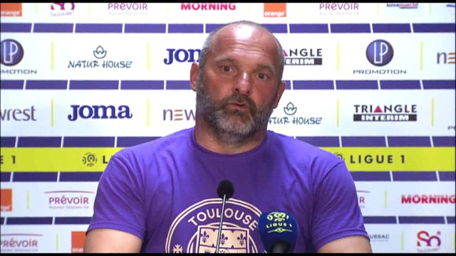 Pelé aurait dû chercher la balle dans les filets