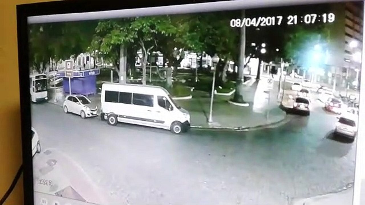 "Desce do carro aew Seu Puliça" - Tá ok. Tá tá tá tá kjkjj #VAITARDE | Forças Mitais