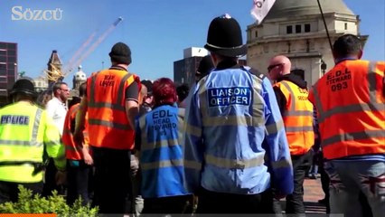 İngiltere’de aşırı sağcılara direnen genç kadını dünya konuşuyor