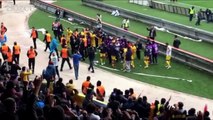 Ankaragücü futbolcuları ve taraftarlardan İzmir Marşı