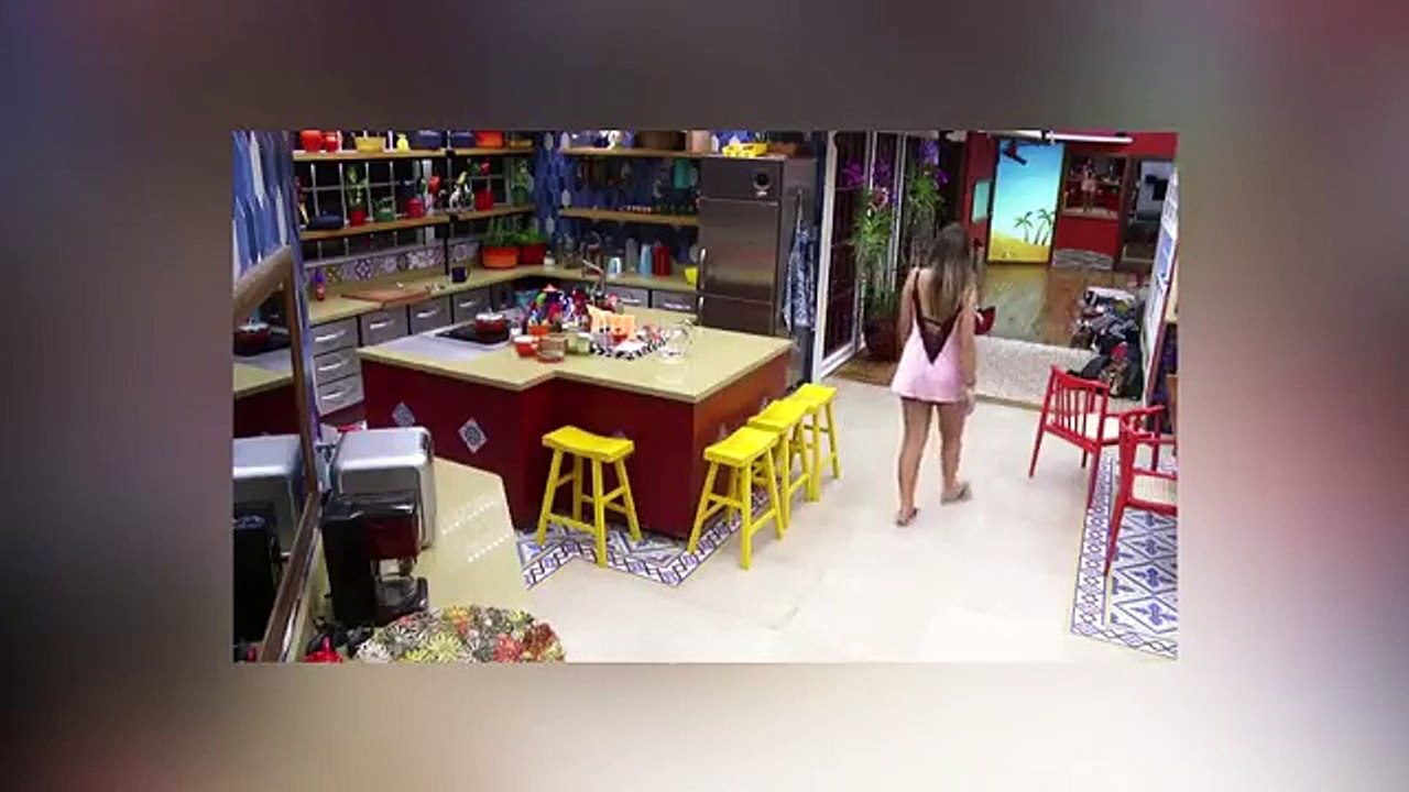 Vivian se assusta ao ver Marcos sentado no gramado
